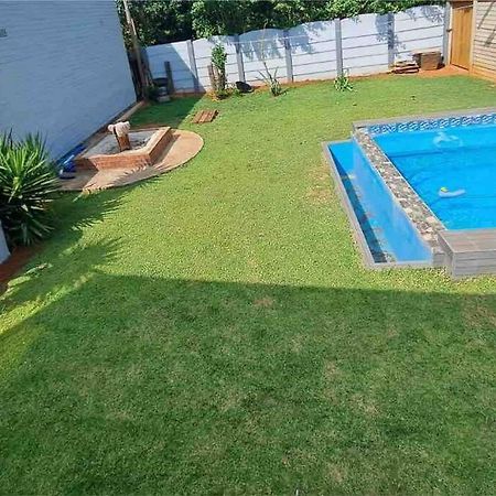 Entire 2 Bedroom House With Jacuzzi And Pool! Meyerton Eksteriør billede